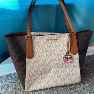 Michael Kors Handbag Tote Style
